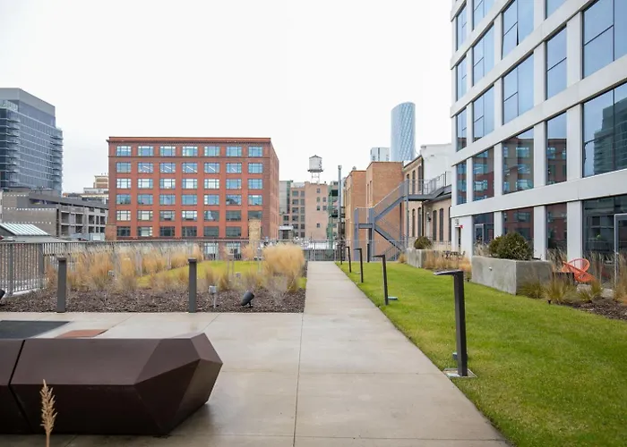 Apartment W Loop 1br W Gym Pool In Heart Of Greektown Chi-530